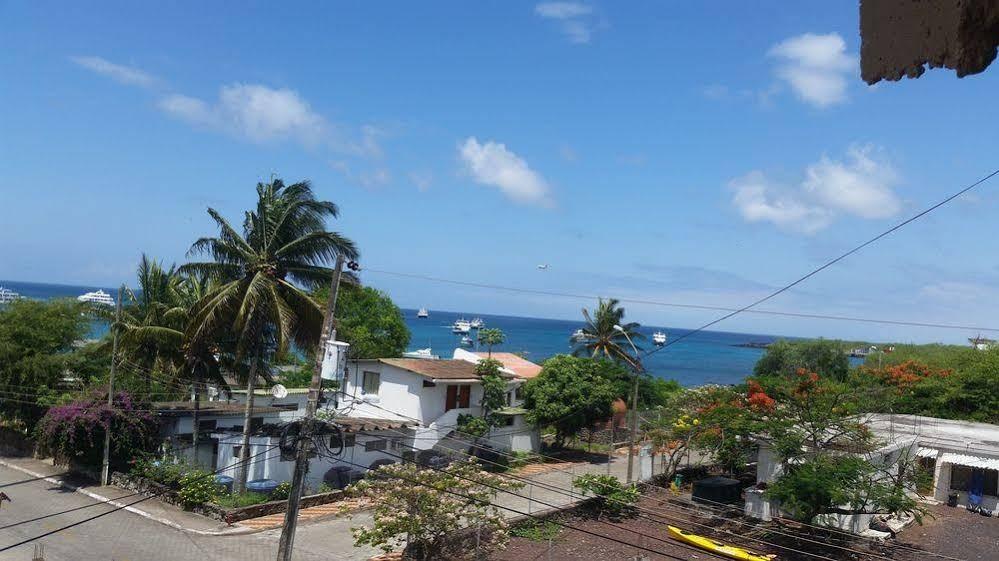Royal Galapagos Inn بويرتو بكويريزو مورينو المظهر الخارجي الصورة
