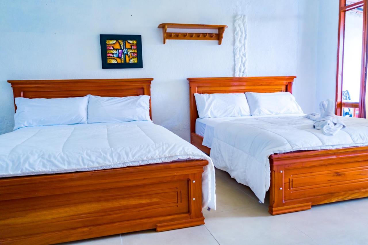 Royal Galapagos Inn بويرتو بكويريزو مورينو المظهر الخارجي الصورة