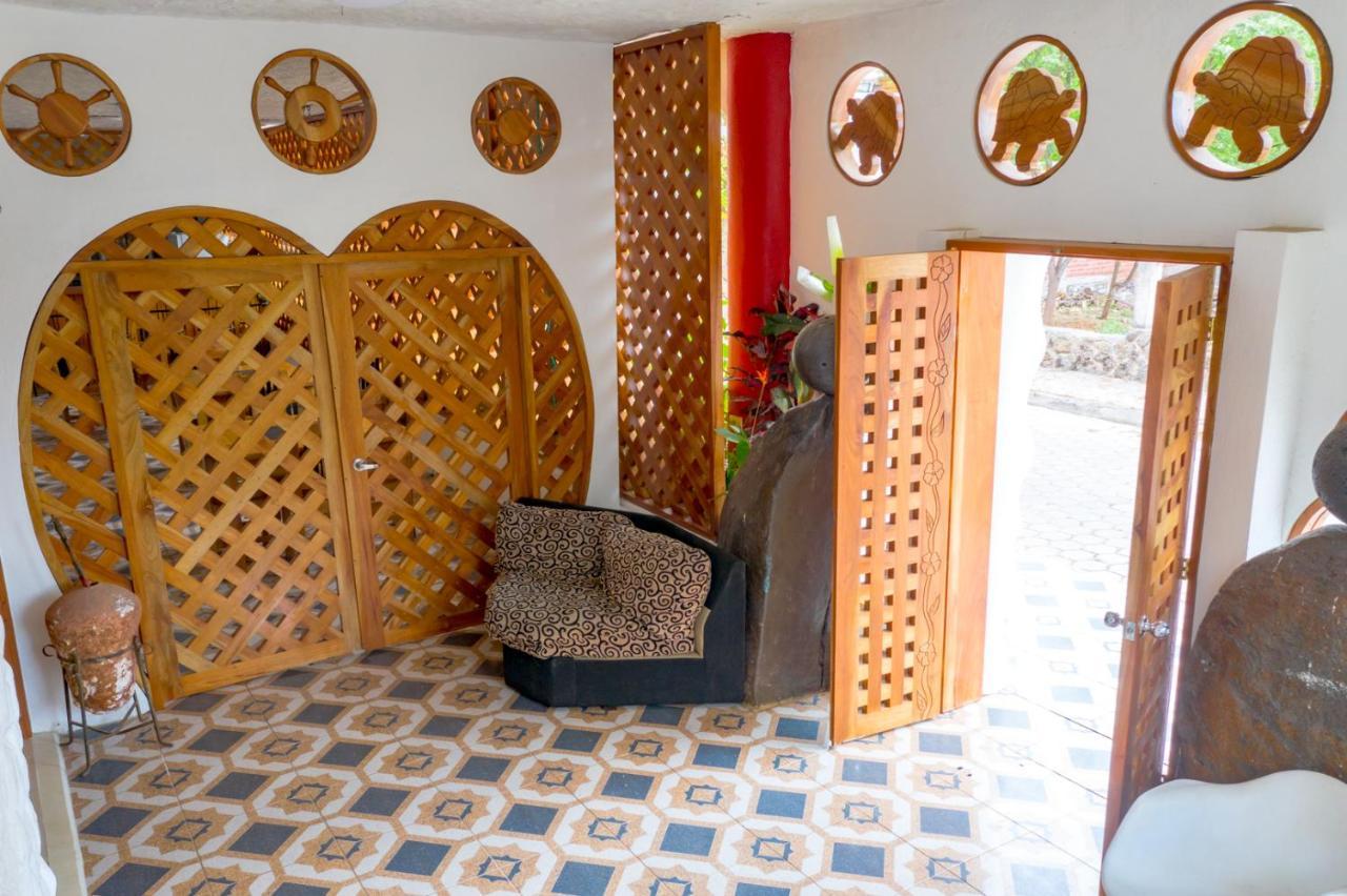 Royal Galapagos Inn بويرتو بكويريزو مورينو المظهر الخارجي الصورة