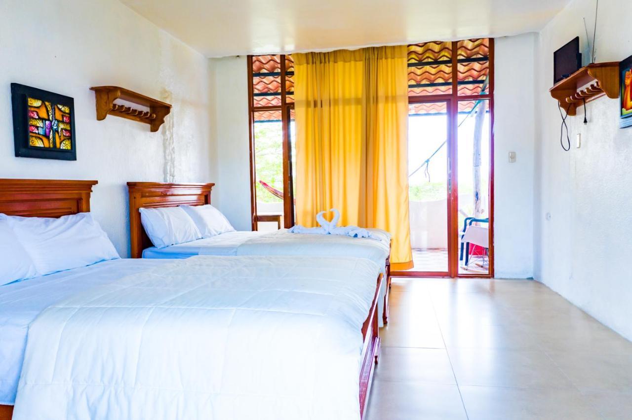 Royal Galapagos Inn بويرتو بكويريزو مورينو المظهر الخارجي الصورة