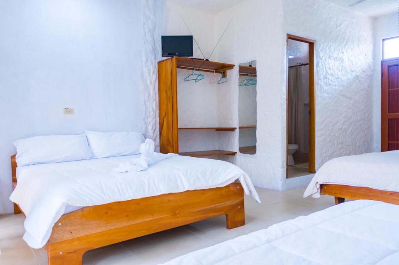 Royal Galapagos Inn بويرتو بكويريزو مورينو المظهر الخارجي الصورة