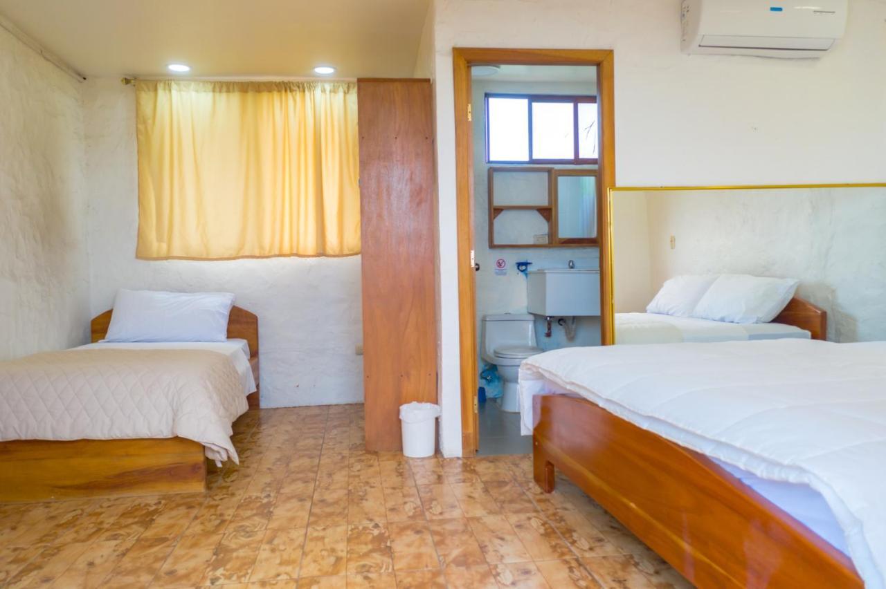 Royal Galapagos Inn بويرتو بكويريزو مورينو المظهر الخارجي الصورة
