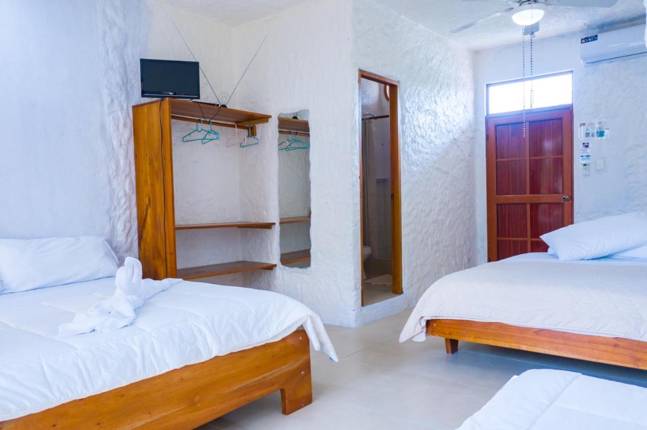 Royal Galapagos Inn بويرتو بكويريزو مورينو المظهر الخارجي الصورة