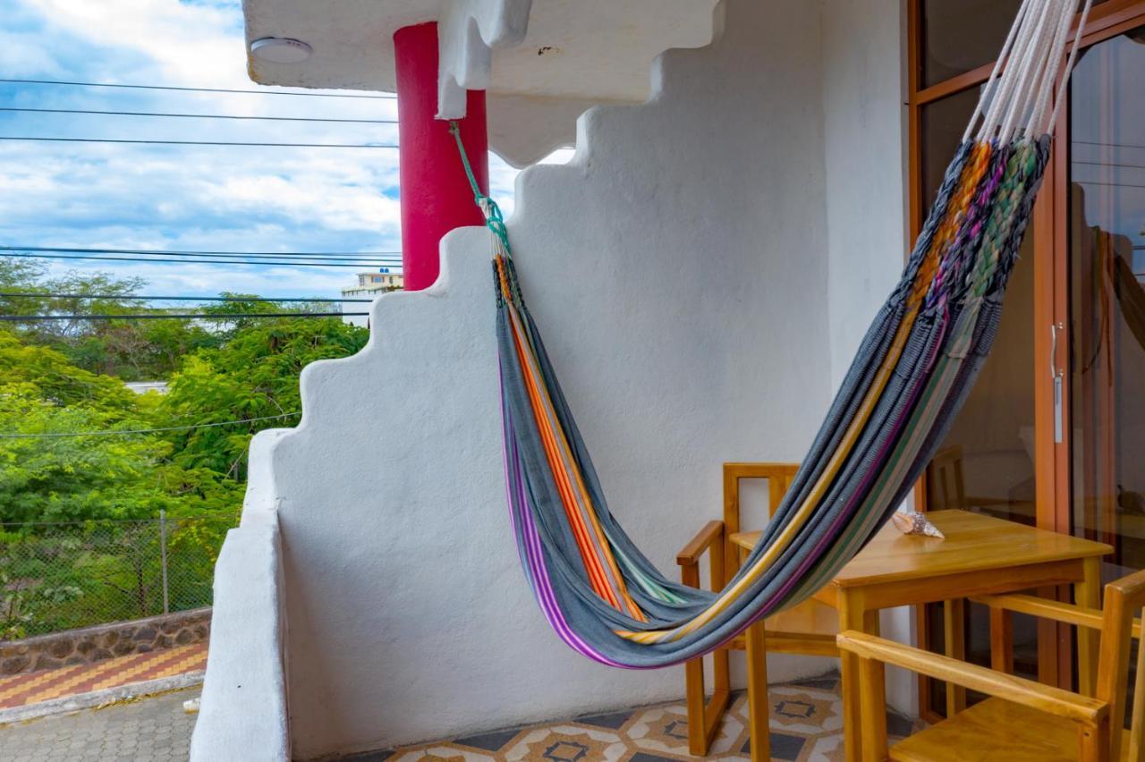 Royal Galapagos Inn بويرتو بكويريزو مورينو المظهر الخارجي الصورة