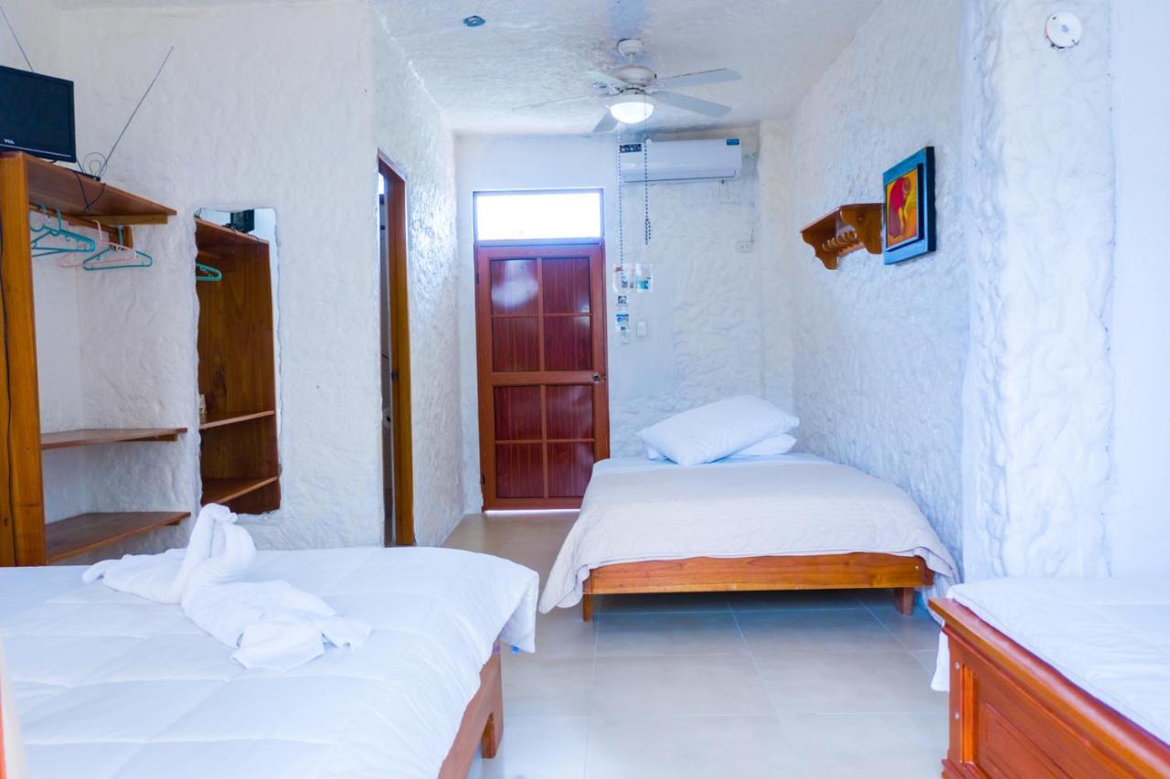 Royal Galapagos Inn بويرتو بكويريزو مورينو المظهر الخارجي الصورة