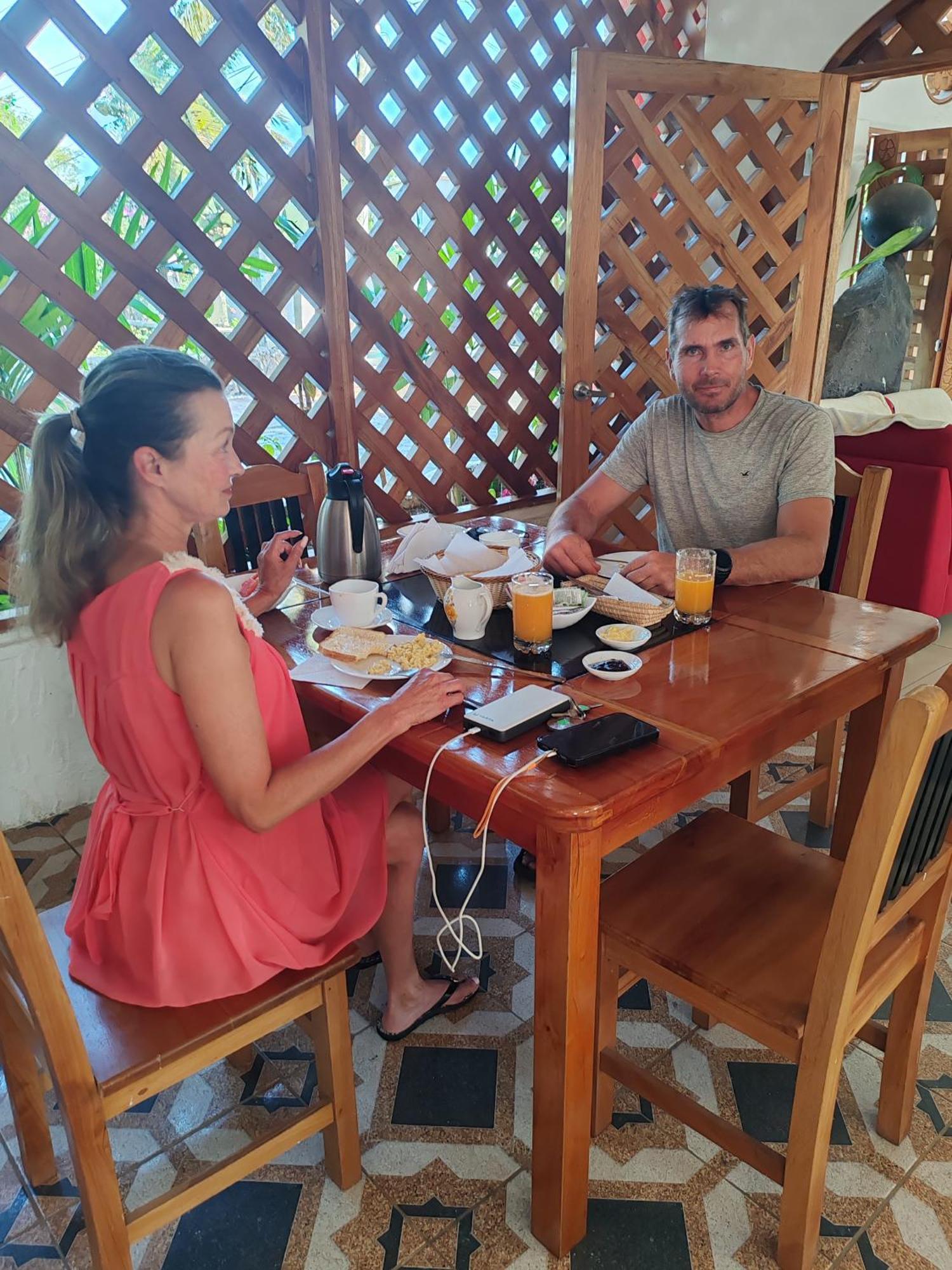 Royal Galapagos Inn بويرتو بكويريزو مورينو المظهر الخارجي الصورة