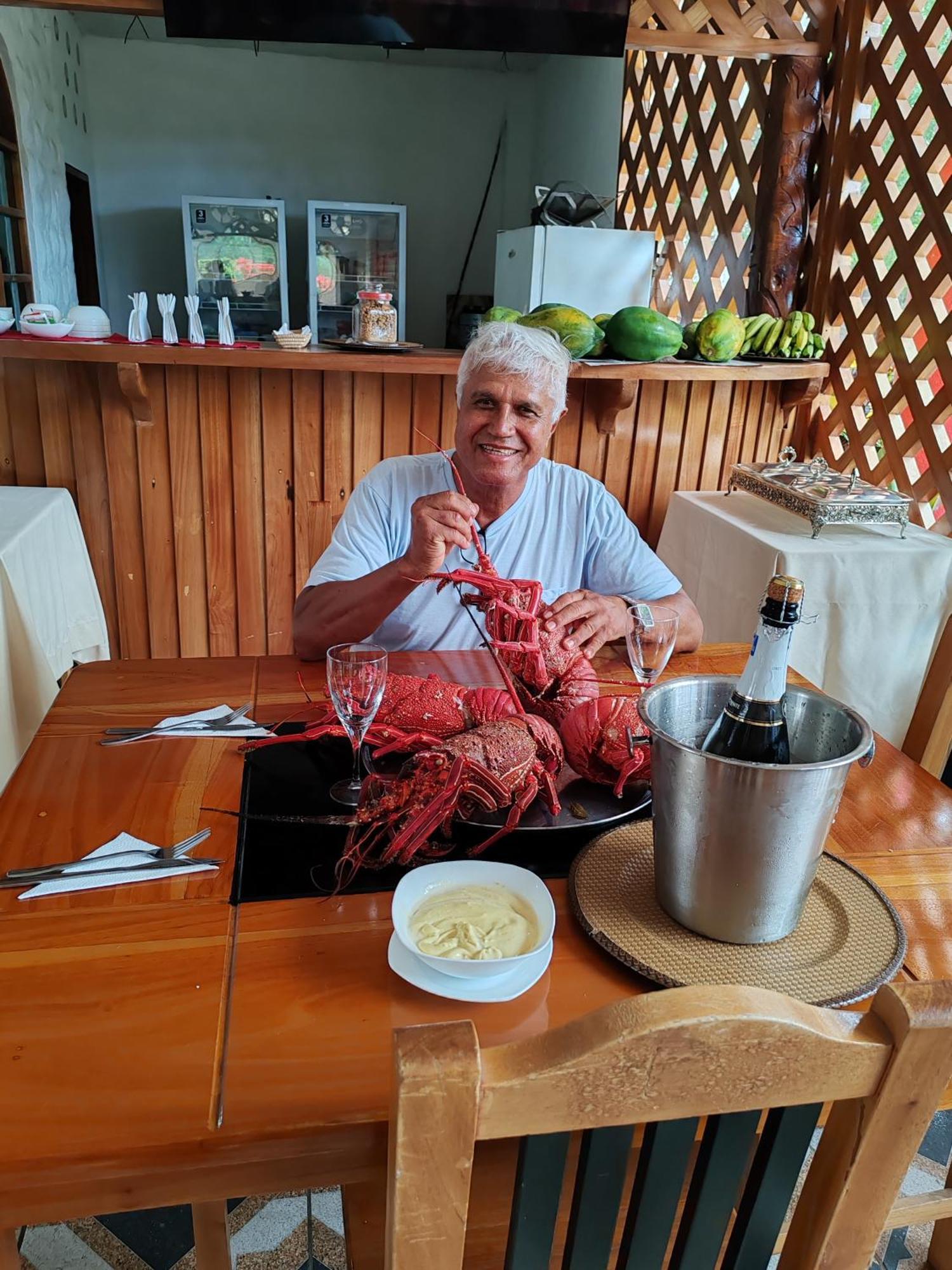 Royal Galapagos Inn بويرتو بكويريزو مورينو المظهر الخارجي الصورة