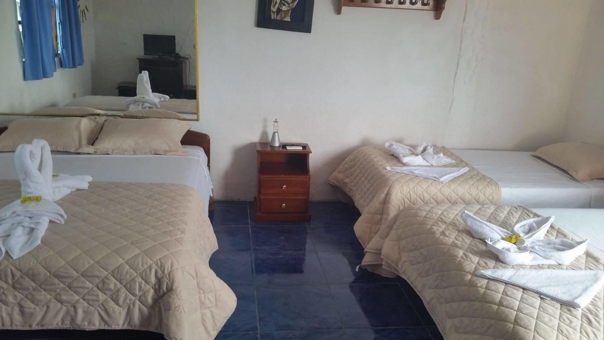 Royal Galapagos Inn بويرتو بكويريزو مورينو المظهر الخارجي الصورة